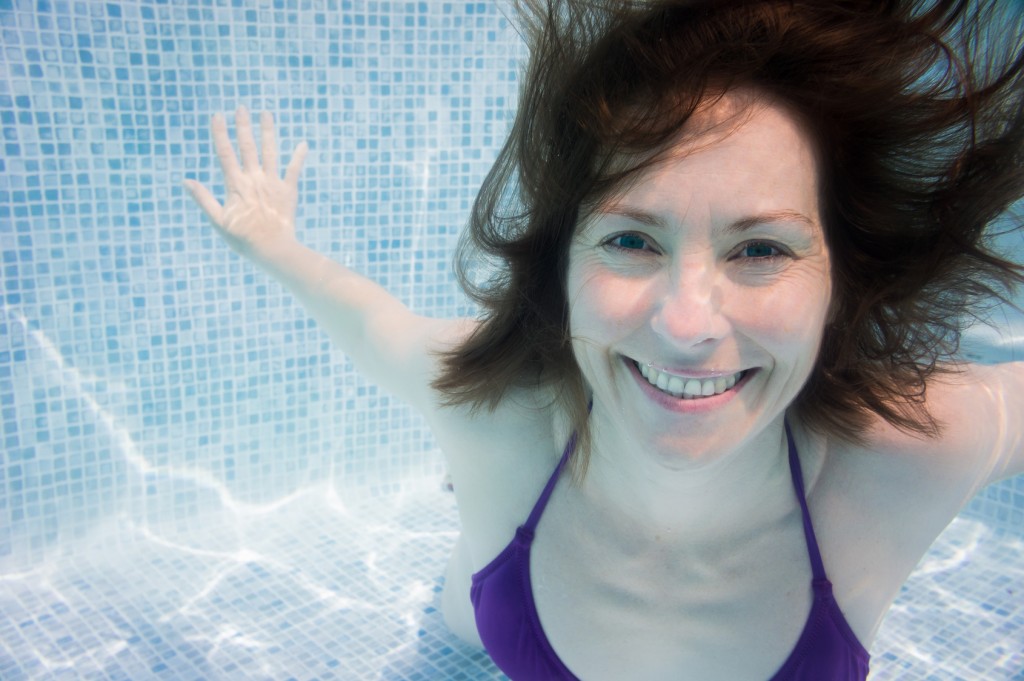 femme heureuse en immersion