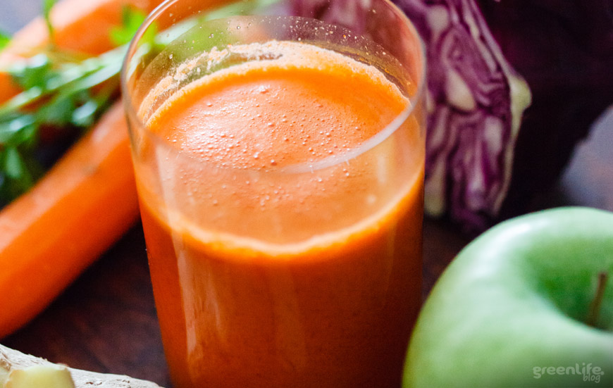 Szklanka soku marchewkowego dieta oczyszczająca organizm 