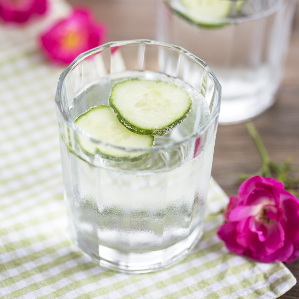 Cold mineral water with cucumber